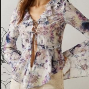 Floral/bell sleeve/lace up Blouse